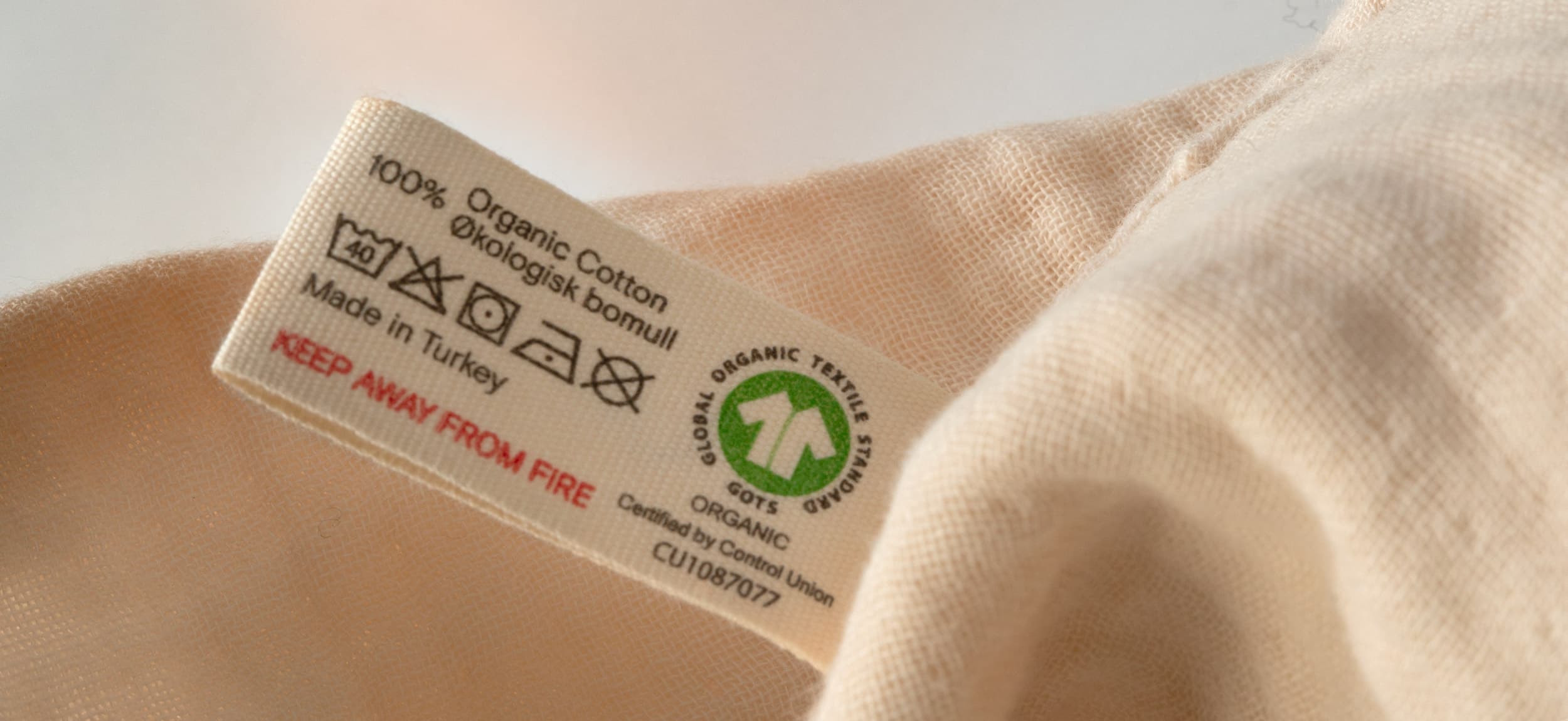 Lunni product detail showing soft cotton fabric